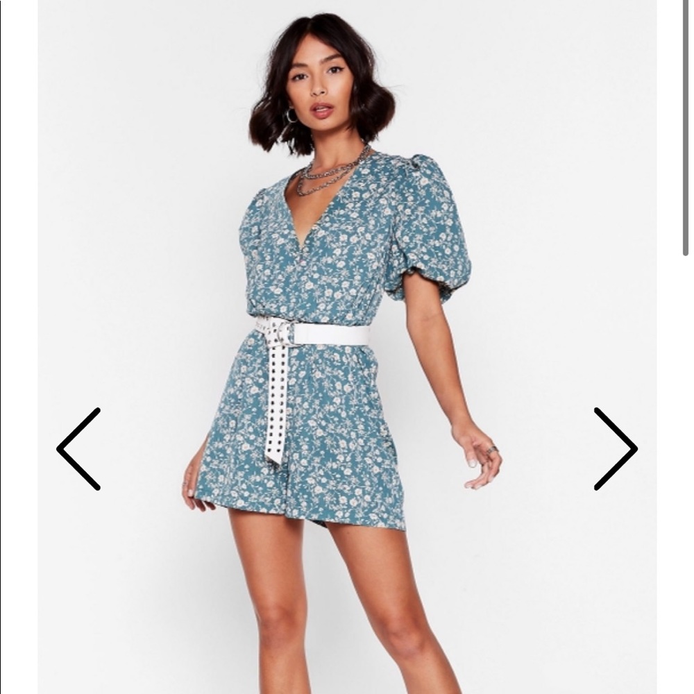 Nasty Gal Stalk to Us Floral Puff Sleeve Romper S2